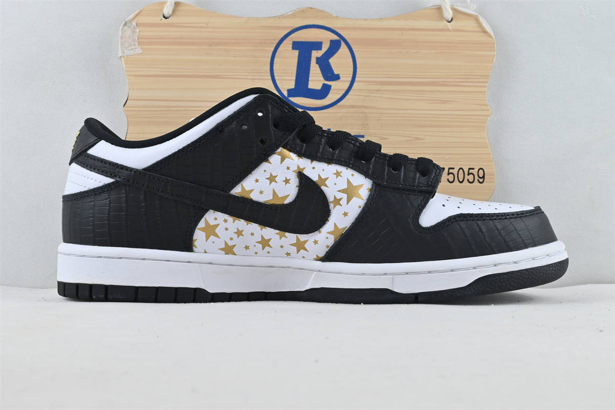 Nike SB Dunk Low Metallic Gold