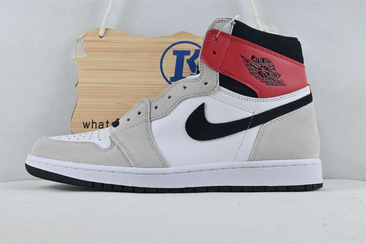 Air Jordan 1 “Light Smoke Grey”