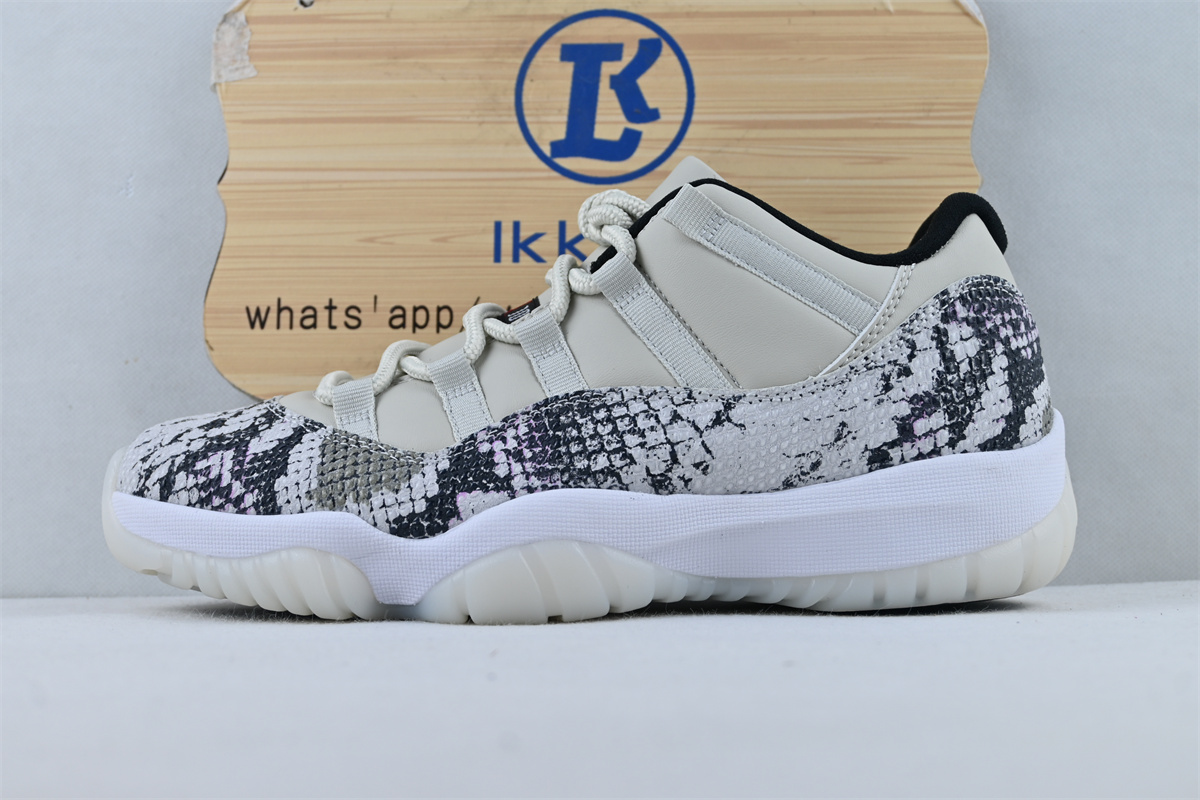 Air Jordan 11 Low snakeskin Light Bone