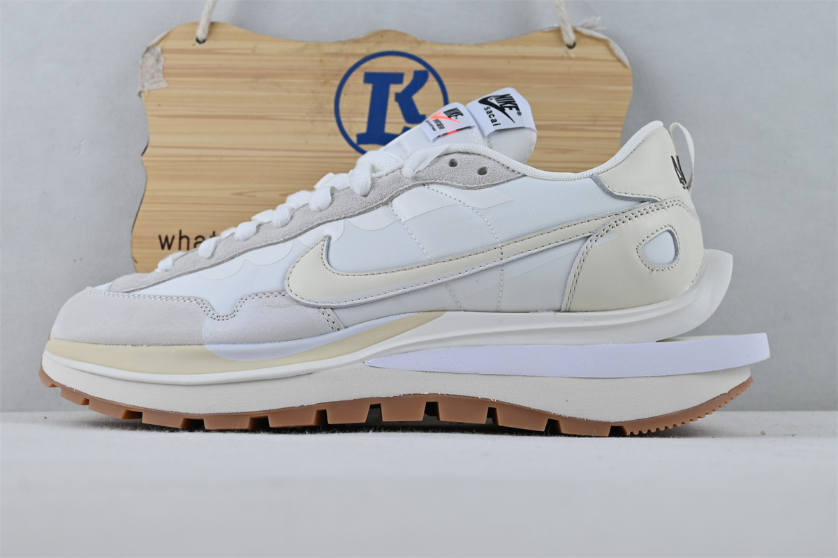 Nike Vaporwaffle sacai Sail Gum