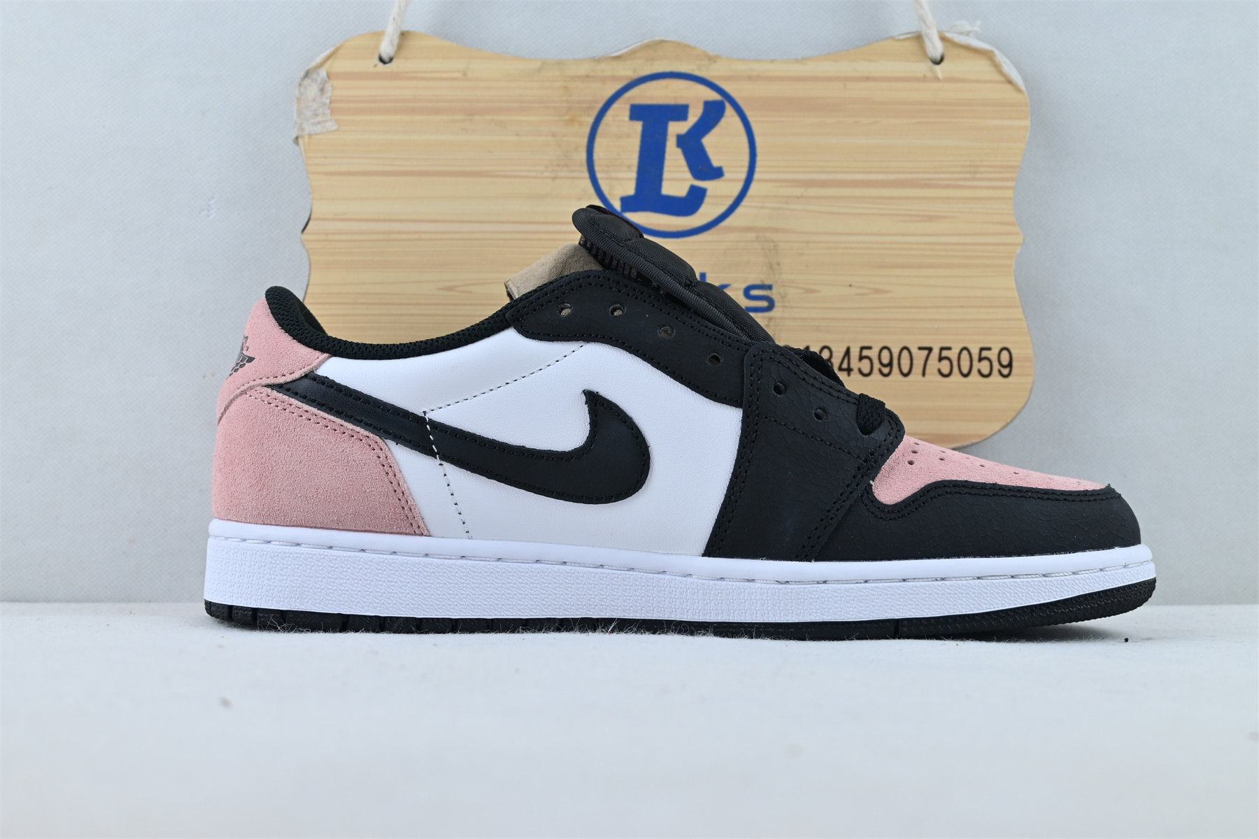 Jordan 1 Low Bleached Coral