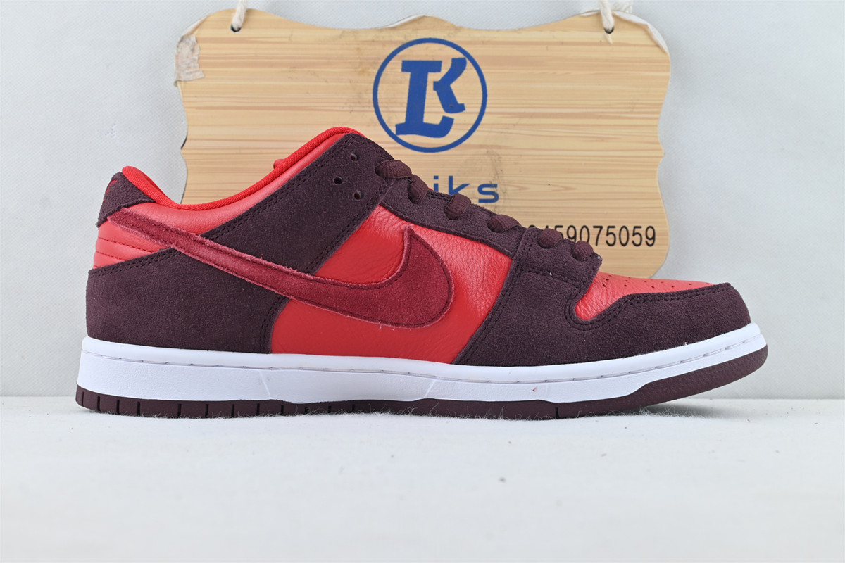 Nike SB Dunk Low Cherry