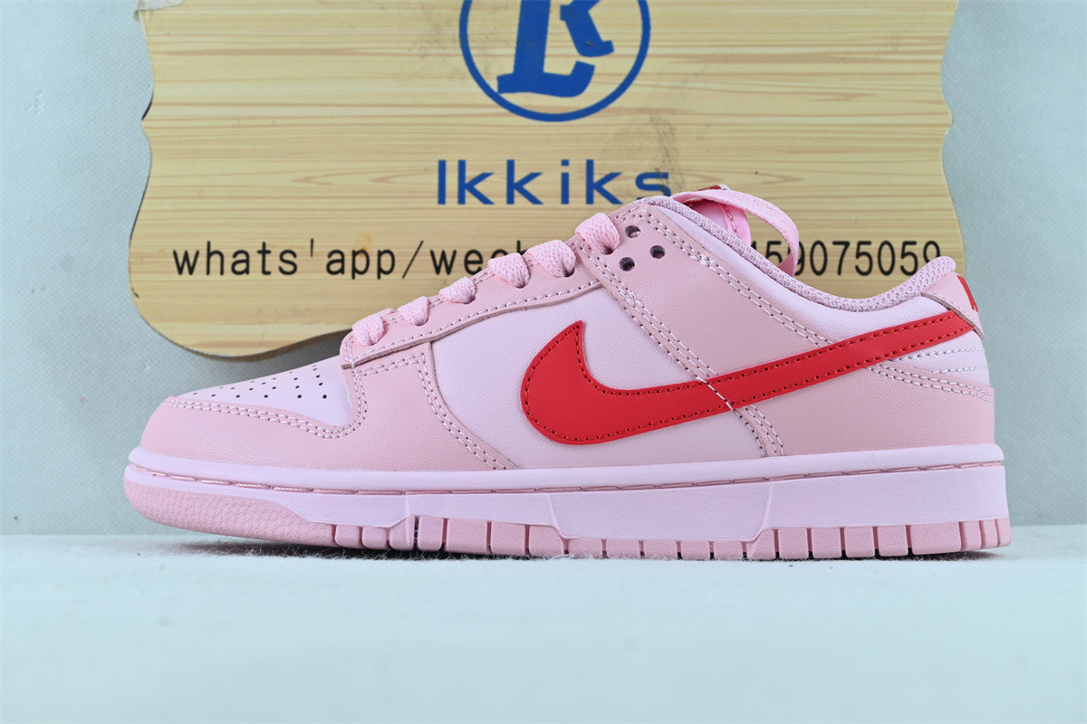 Nike Dunk Low Triple Pink