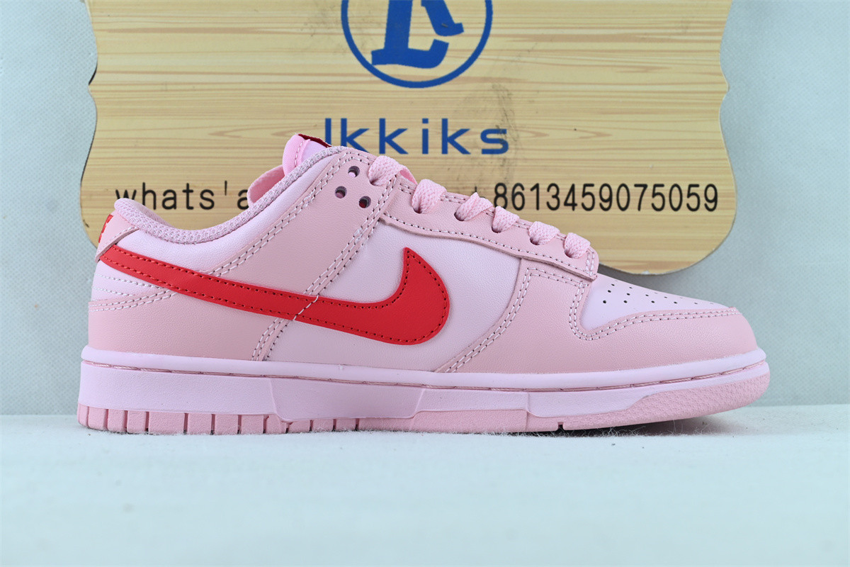 Nike Dunk Low Triple Pink