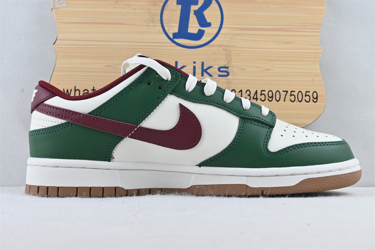 Nike Dunk Low "Gorge Green"