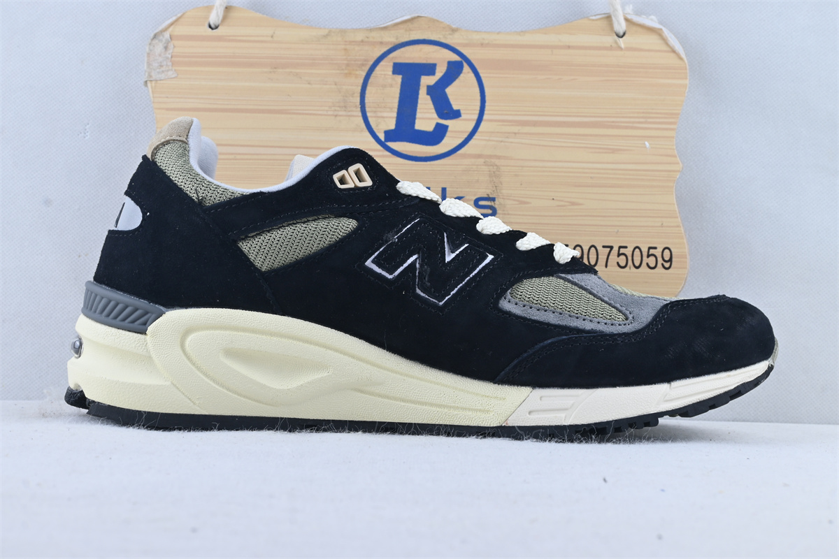 New Balance 990 v2「Black」