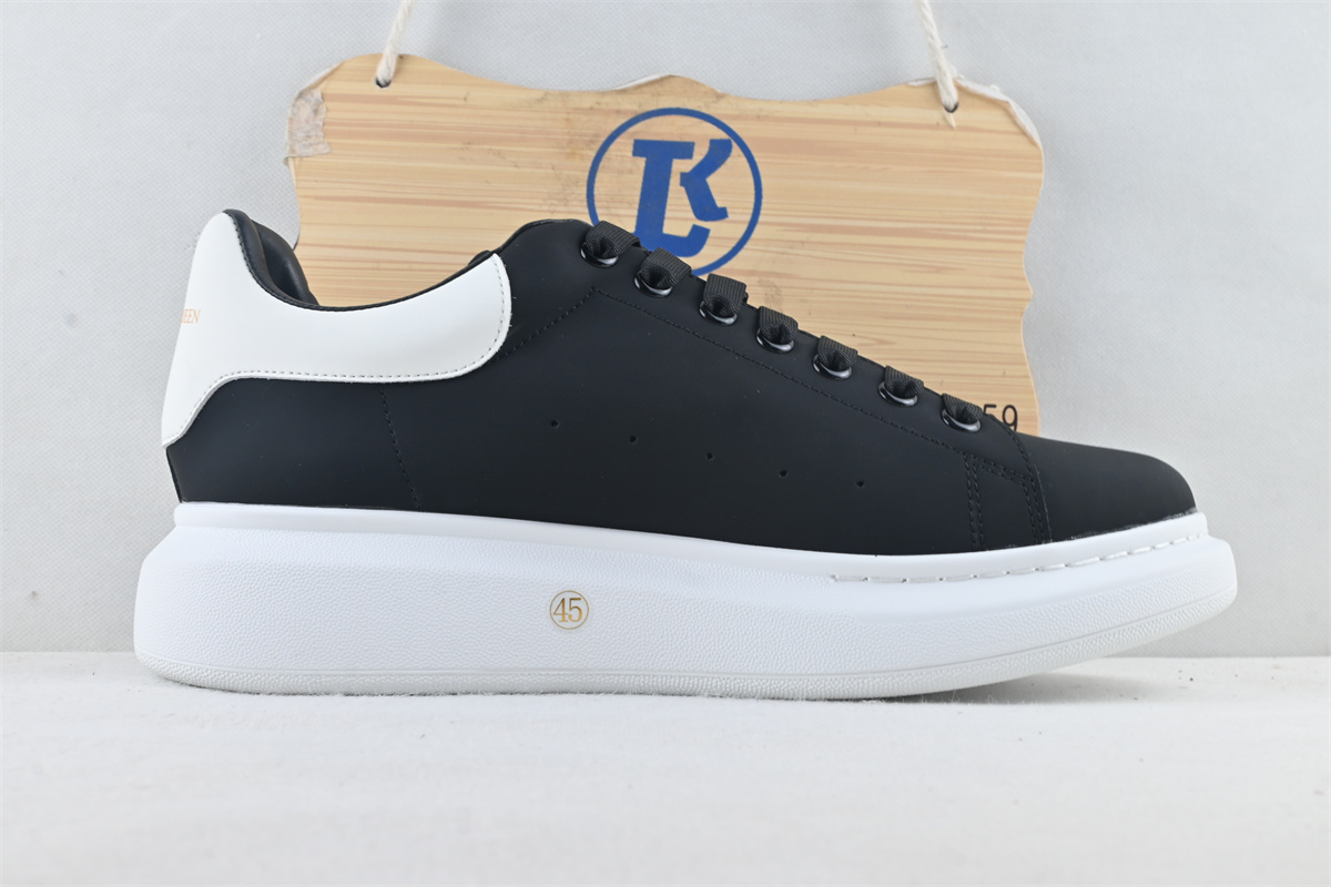 A1exa*der Mcqv*en Oversized Black White