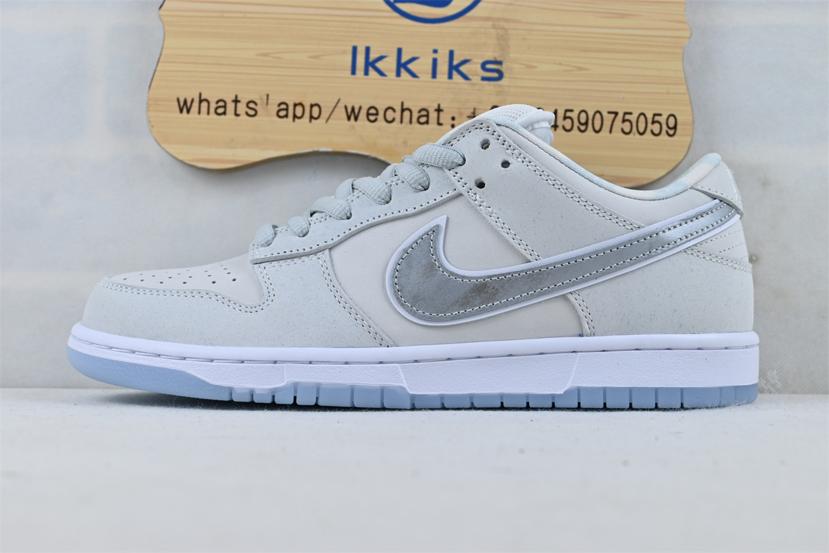 Nike SB Dunk Low “White Lobster”