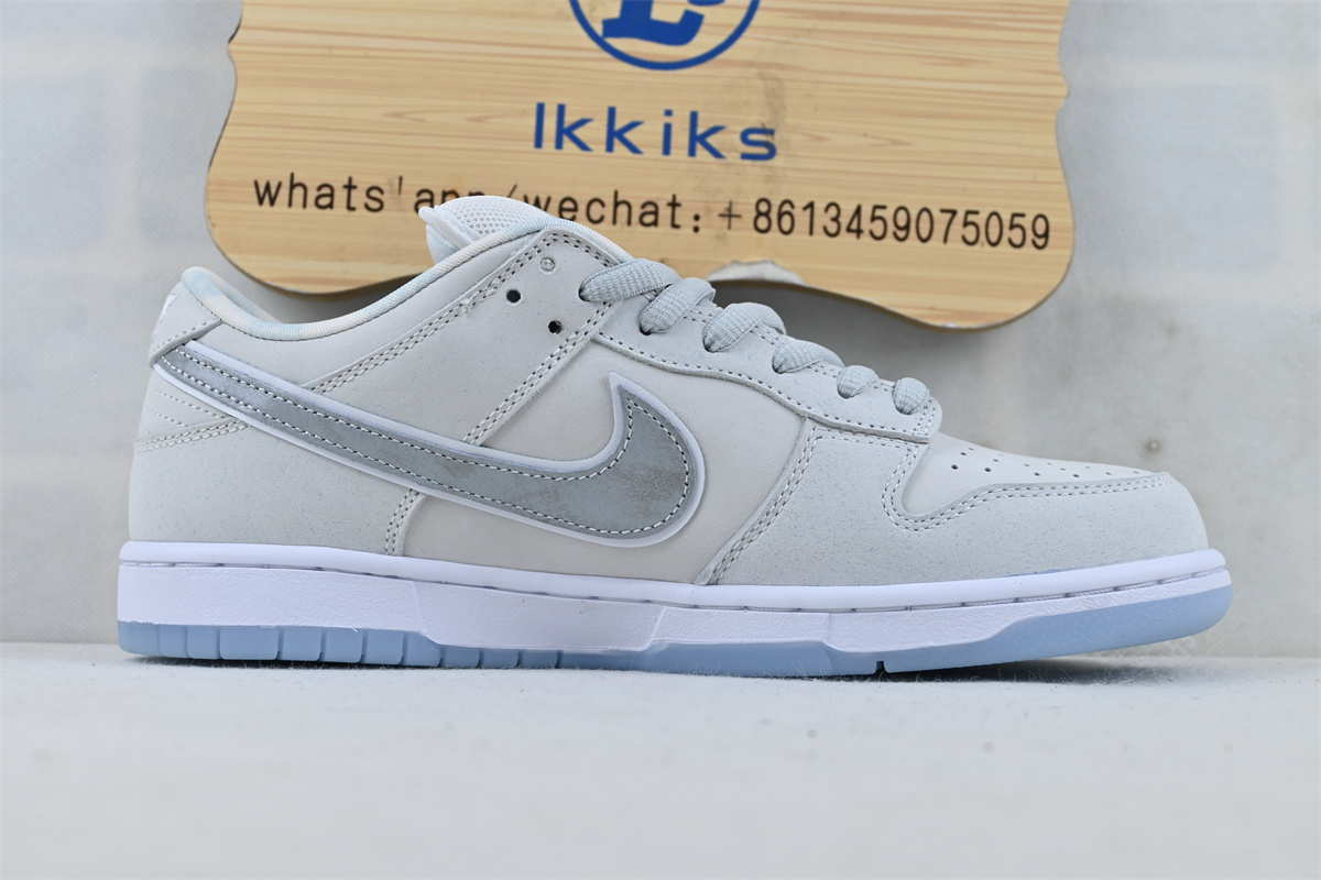 Nike SB Dunk Low “White Lobster”