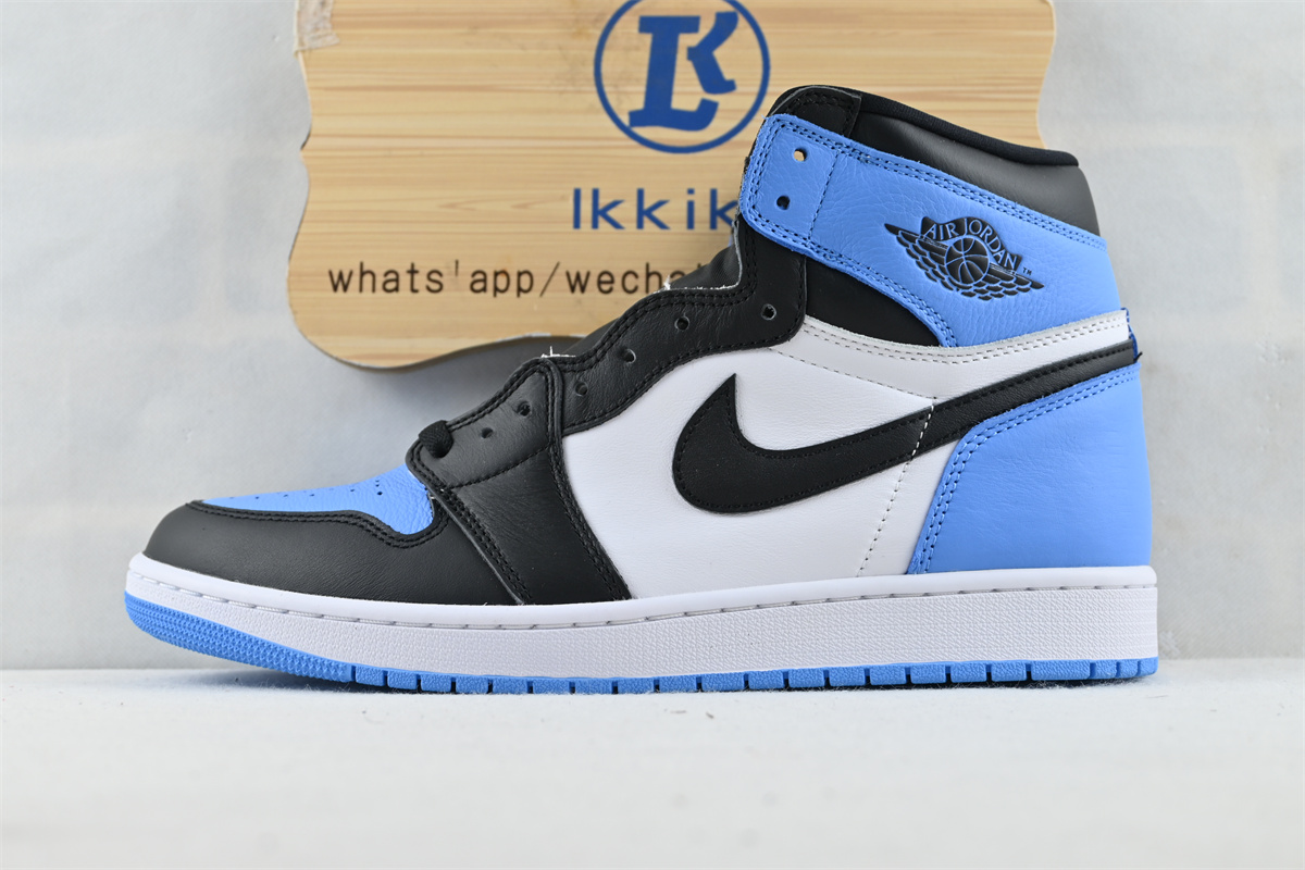 Air Jordan 1 UNC