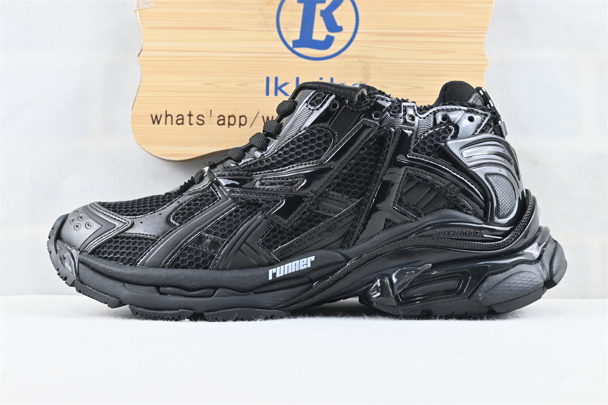 Ba1en*iaga Runner Black