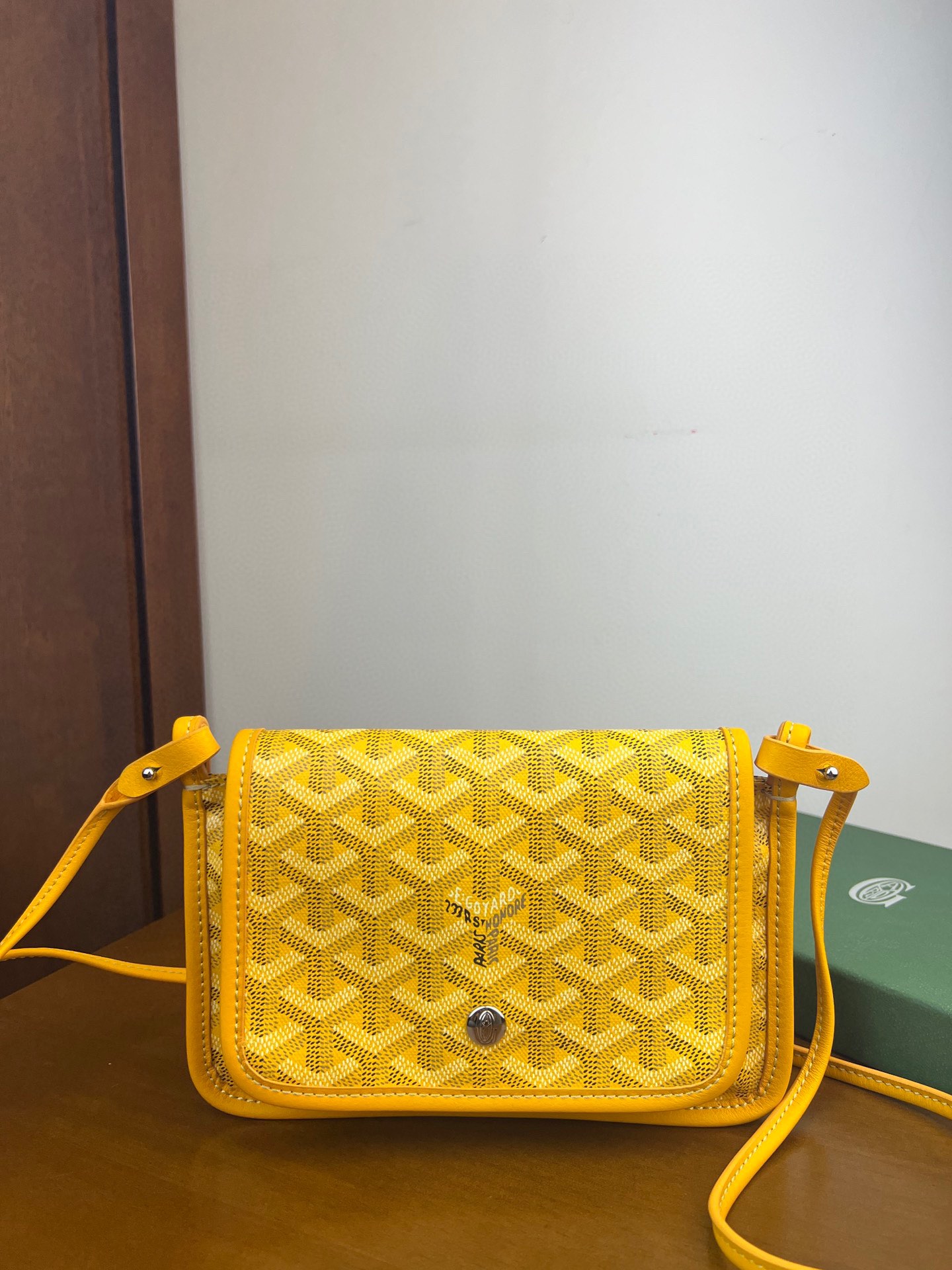 G09ard Plumet Pouch Yellow ( 5.5H 8W 0.9D)