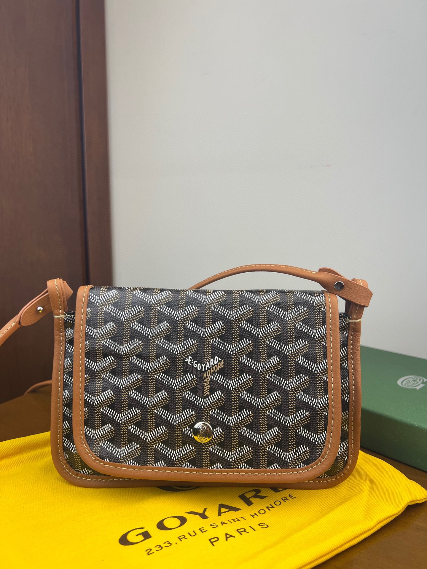 G09ard Plumet Pouch Black/Natural ( 5.5H 8W 0.9D)