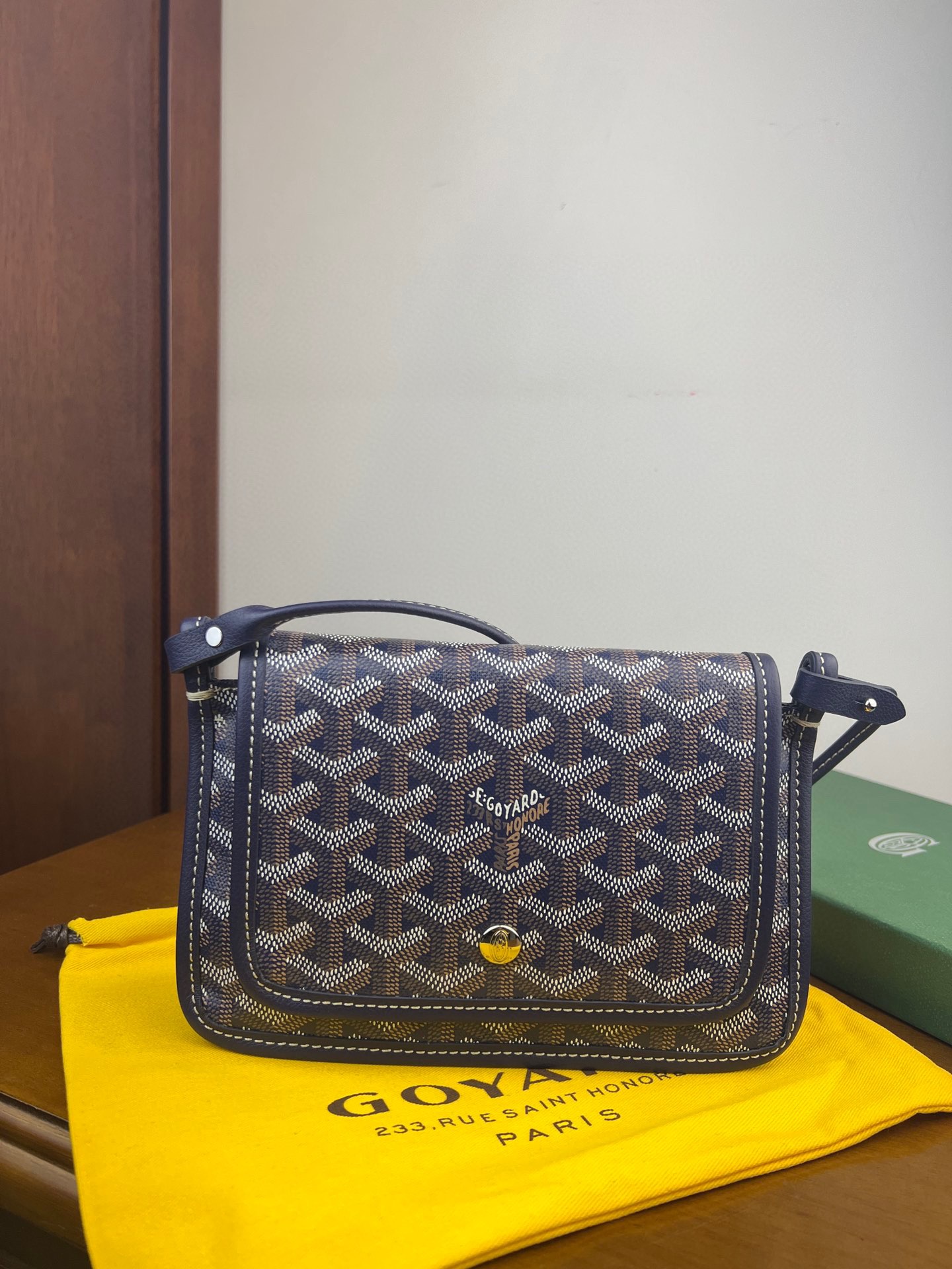 G09ard Plumet Pouch Navy Blue  ( 5.5H 8W 0.9D)