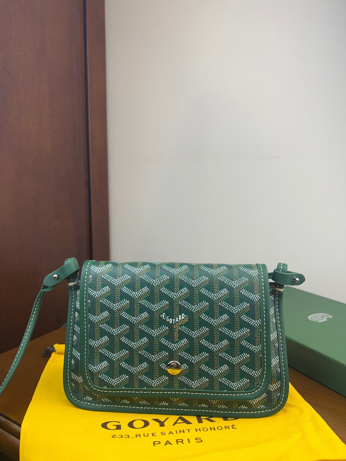 G09ard Plumet Pouch Green ( 5.5H 8W 0.9D)