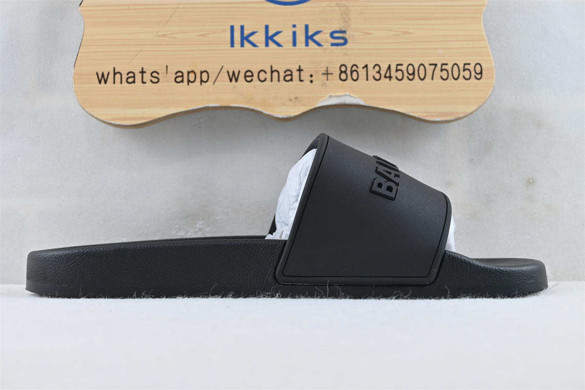 Ba1en*iaga Pool SIides Black