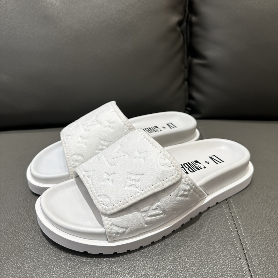 L0vis Vvtt0n slipper