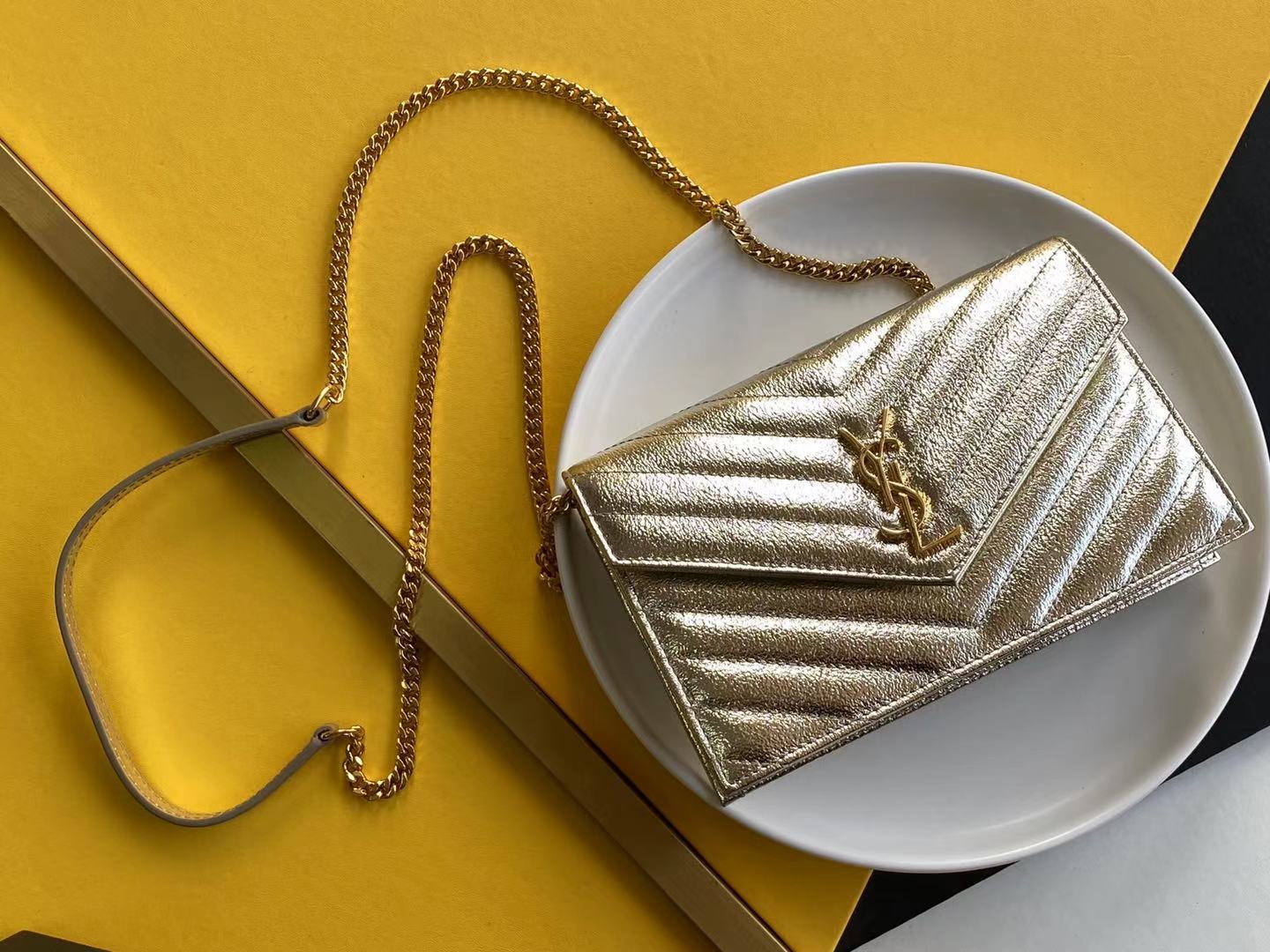 Sa1nt Lau*nt Gold Metallic Grain De Poudre Monogram Chain Wallet