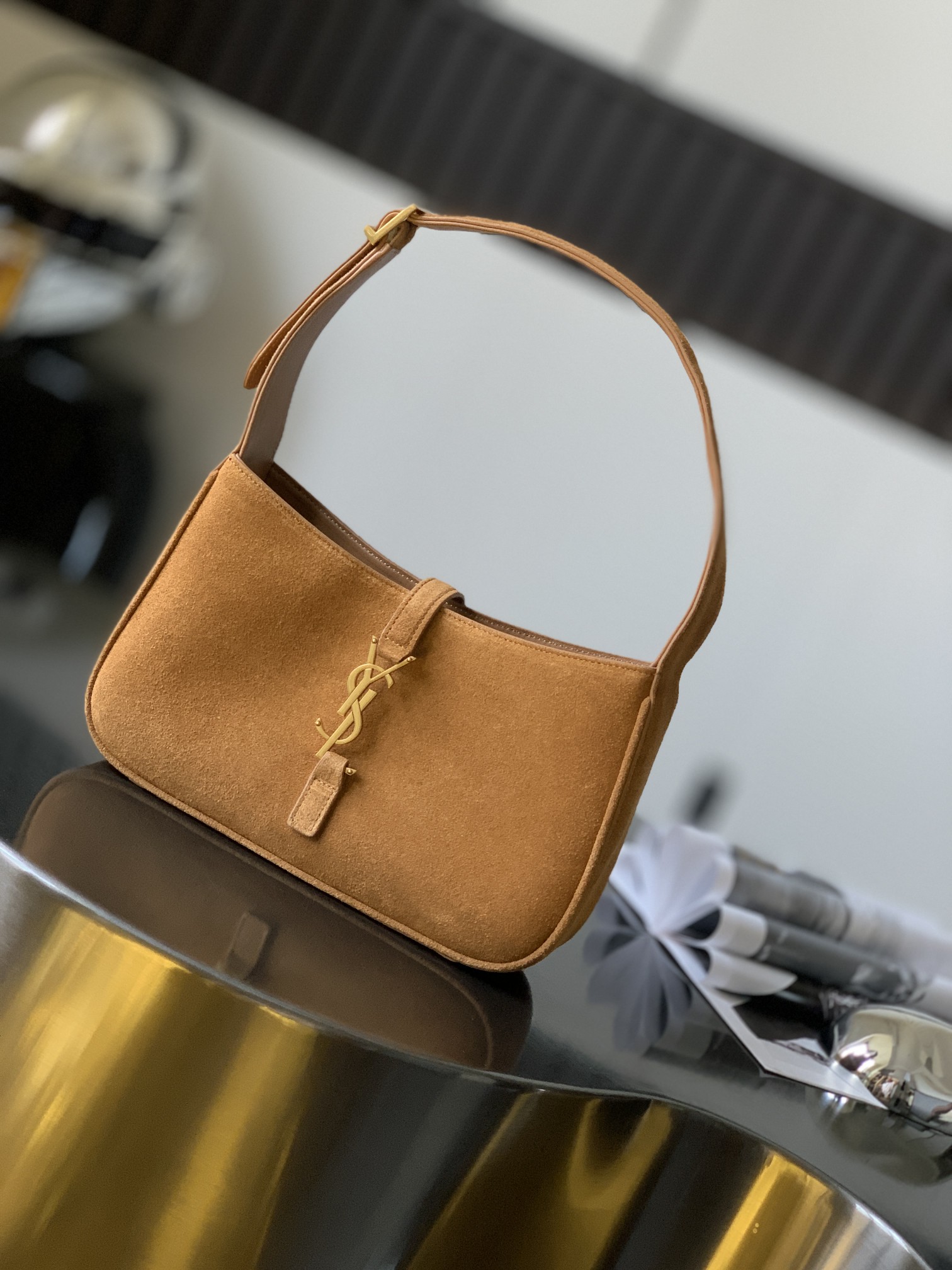 Sa1nt Lau*nt Le 5 À 7 Y51 Leather Shoulder Bag In Beige