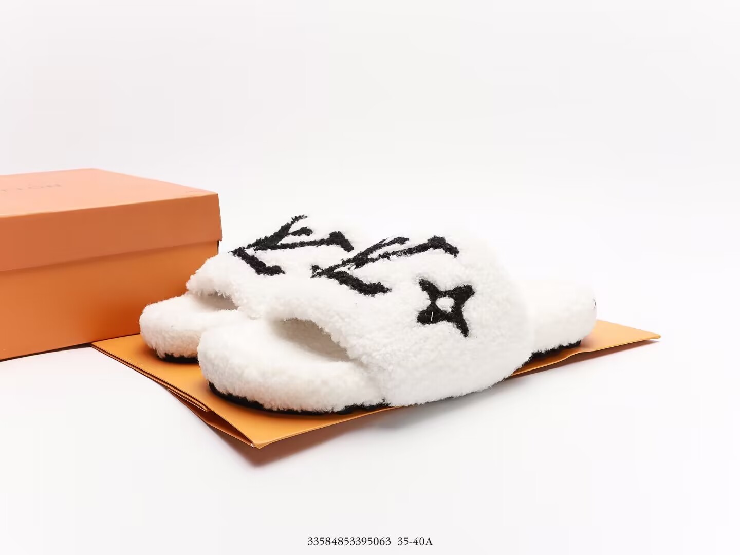 L0vis Vvtt0n Slipper