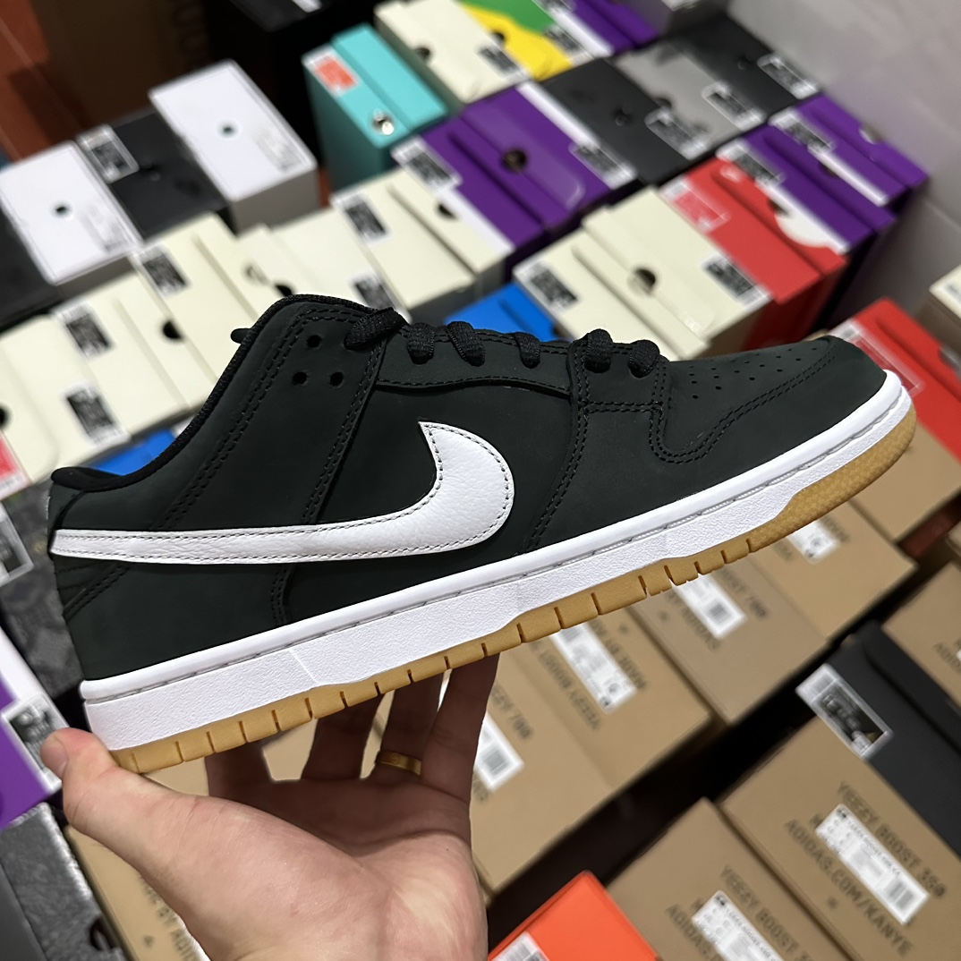 Nike Dunk Low SB Black Gum