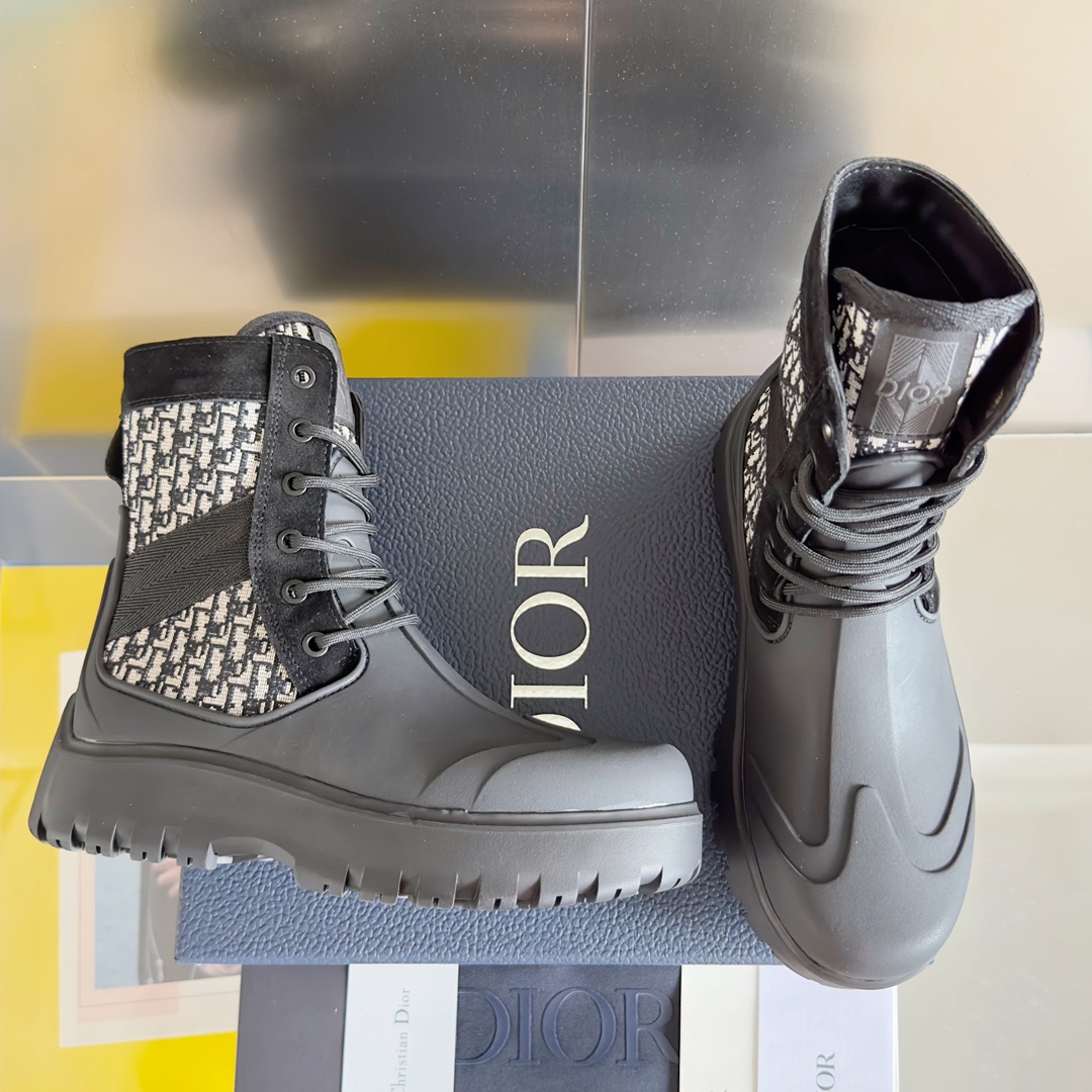 D10r Boots