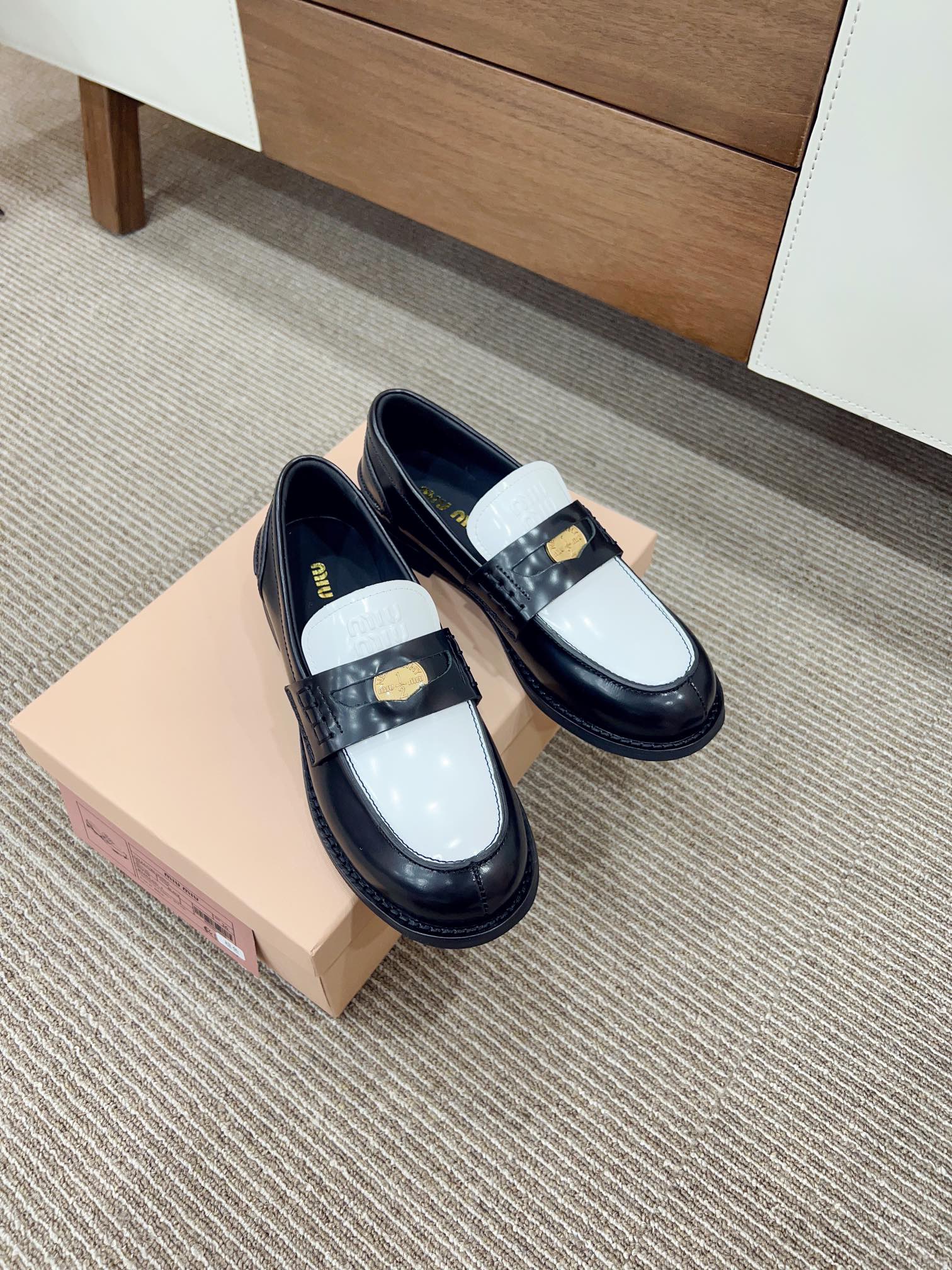 M1um1u Loafer Shoes