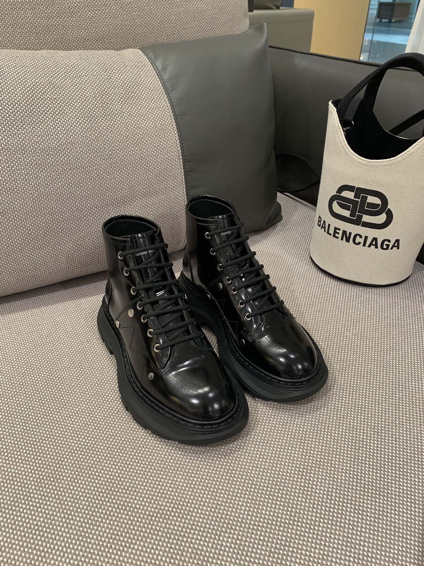 A1exa*der Mcqv*en Boots