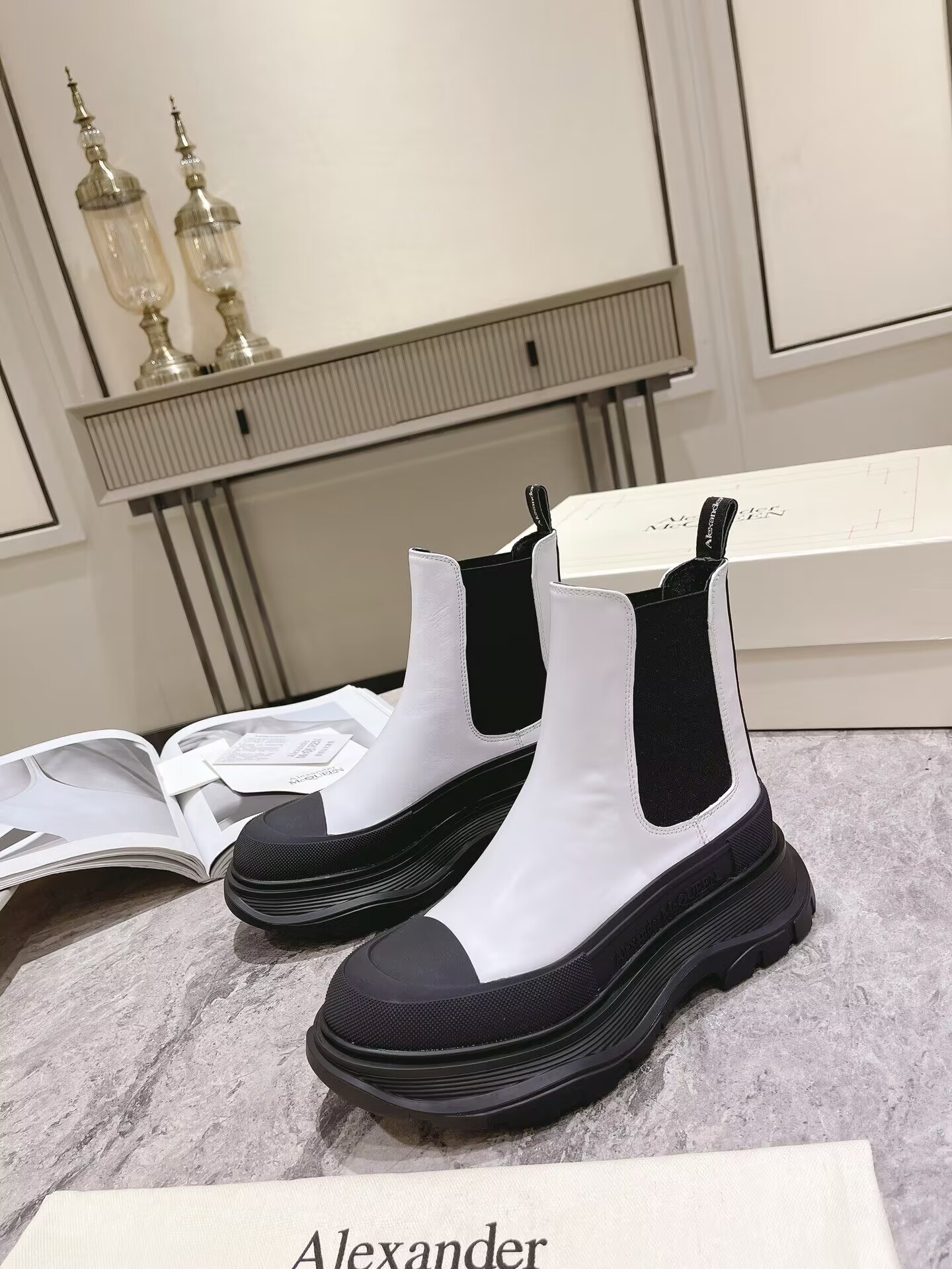 A1exa*der Mcqv*en Boots