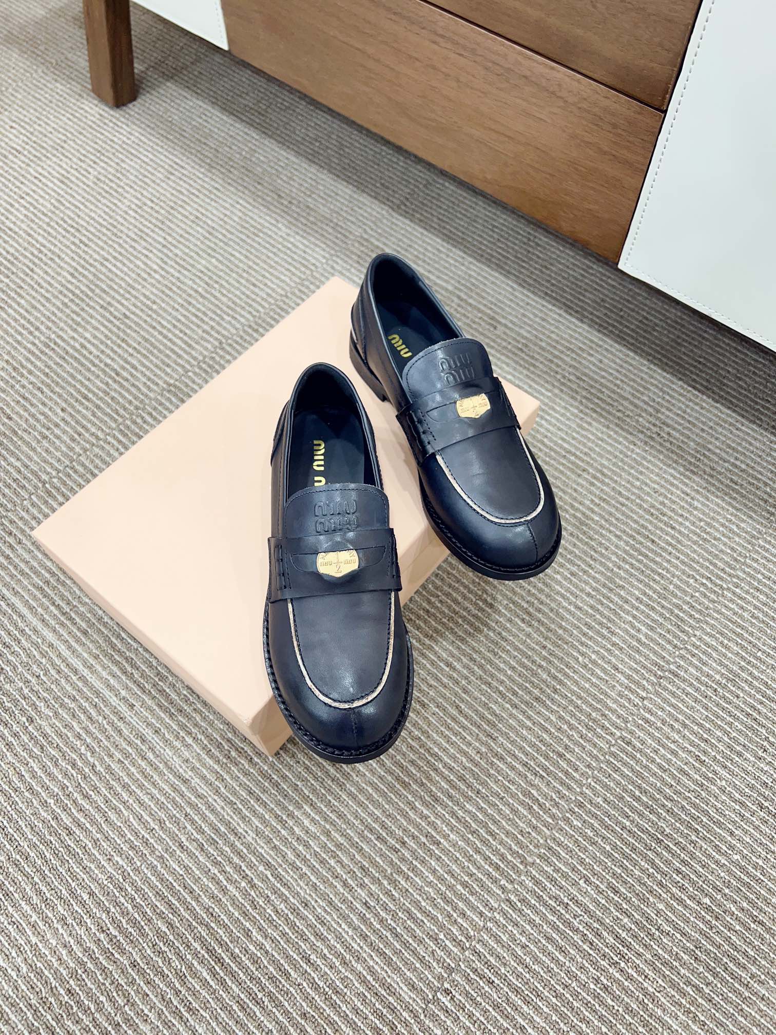 M1um1u Loafer Shoes