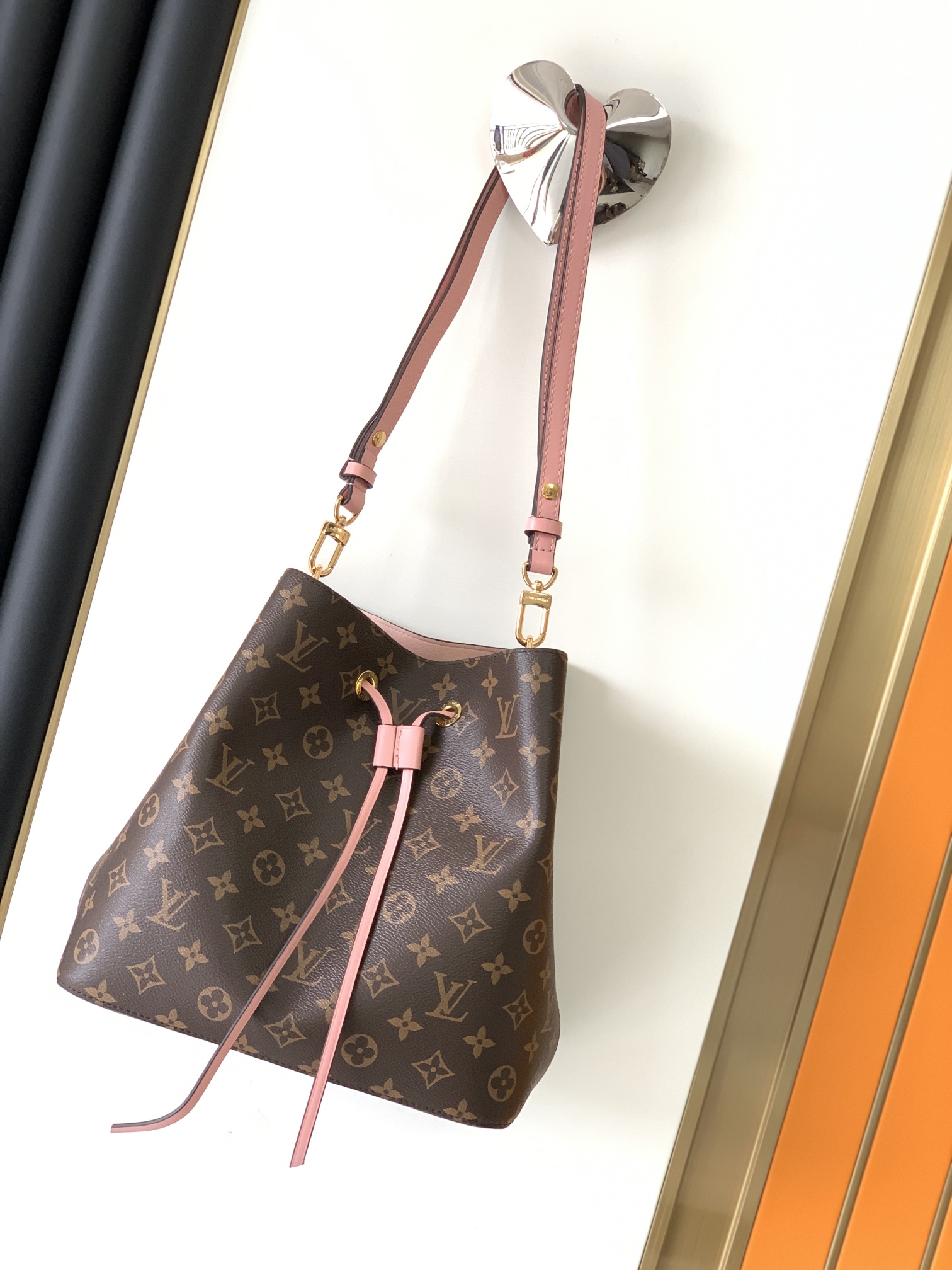 L0vis Vvtt0n Neo Noe Monogram Shoulder Bag