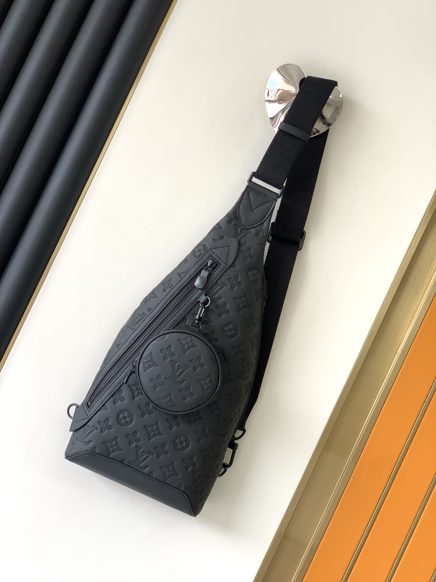 L0vis Vvtt0n Duo Sling Bag