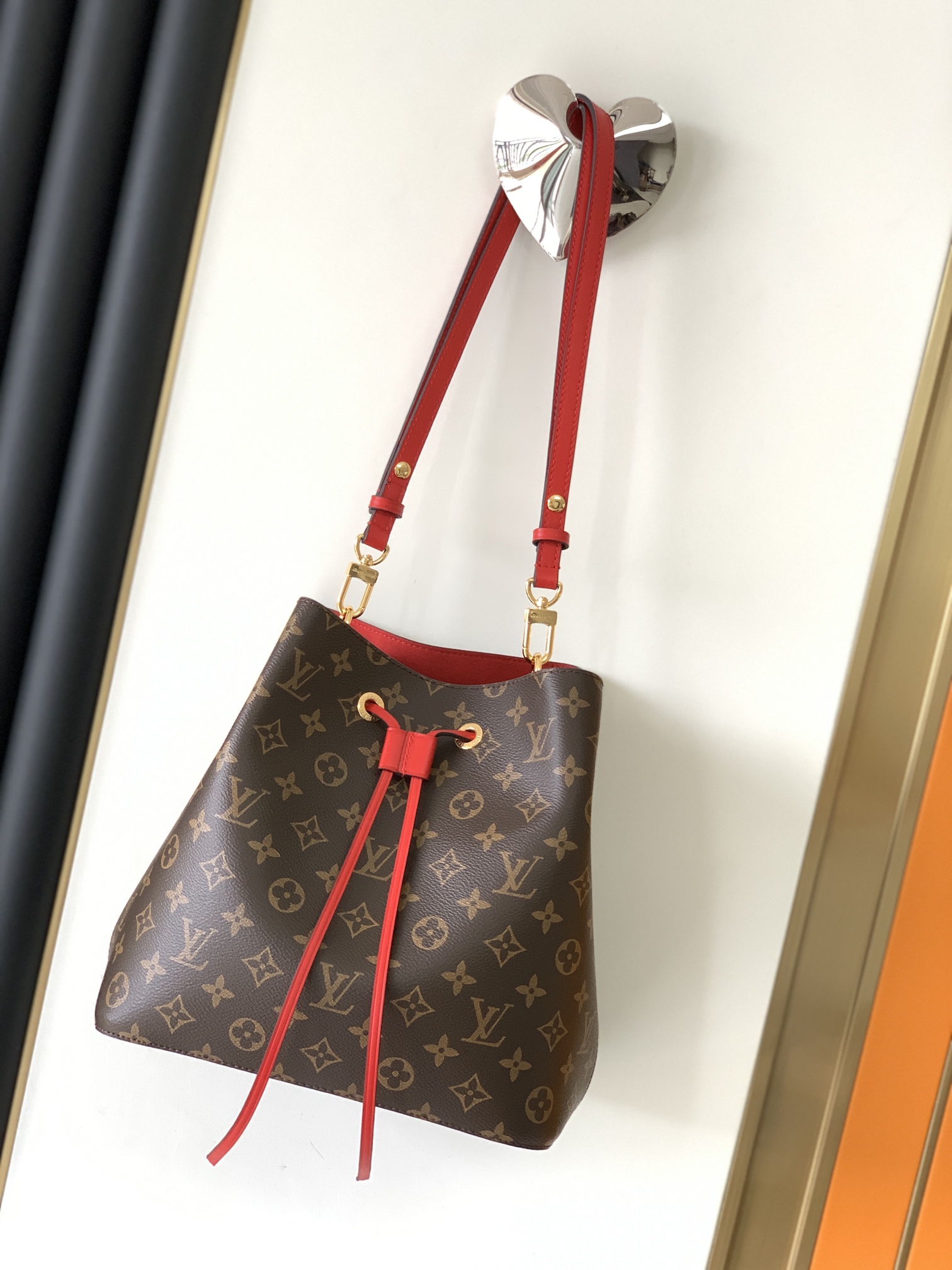 L0vis Vvtt0n Neo Noe Monogram Shoulder Bag