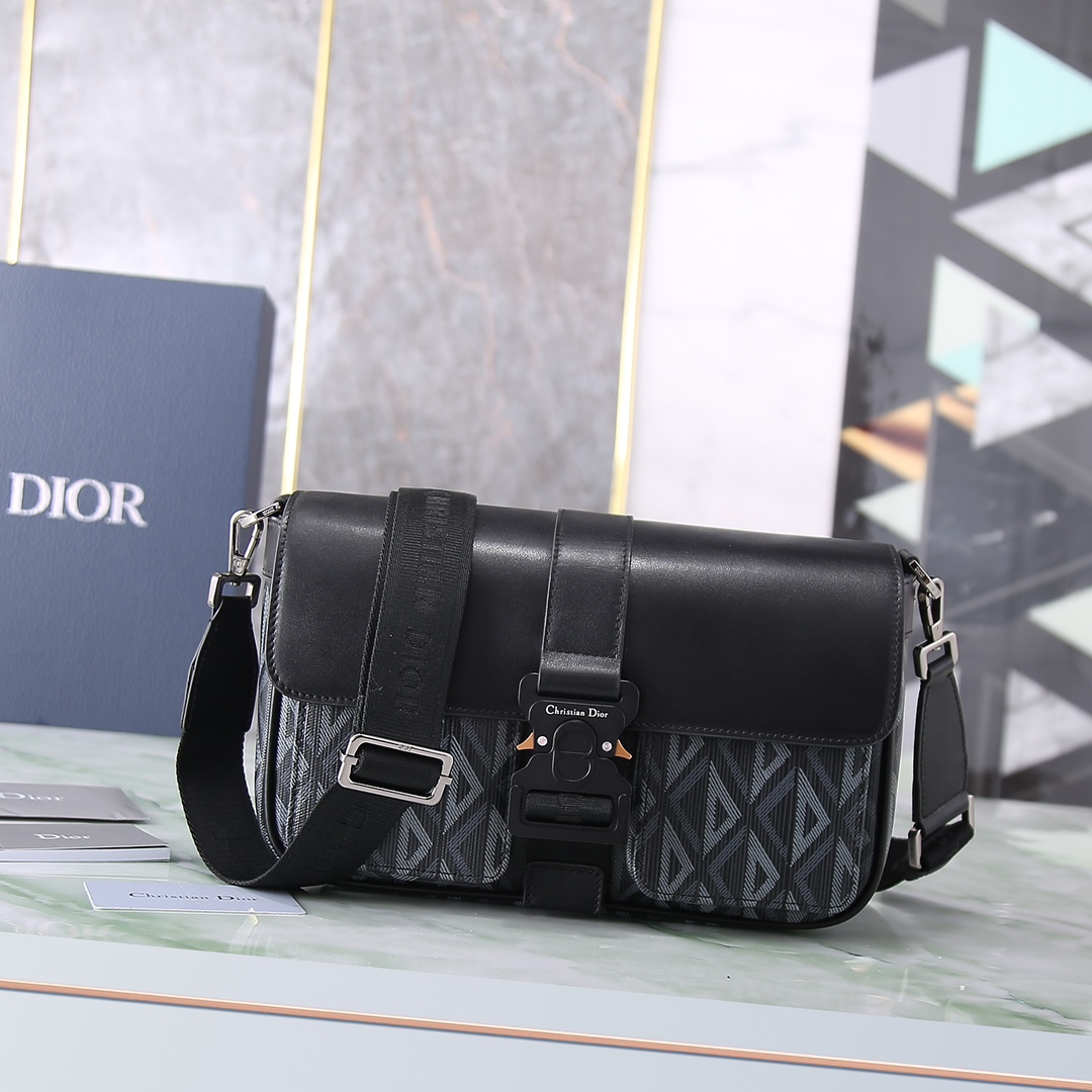 D10r Hit The Road Shoulder Bag