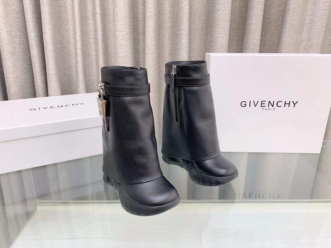 GIVENCHY Shark Lock leather ankle boots