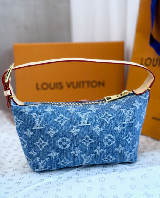 L0vis Vvtt0n Hills Pochette Monogram Denim