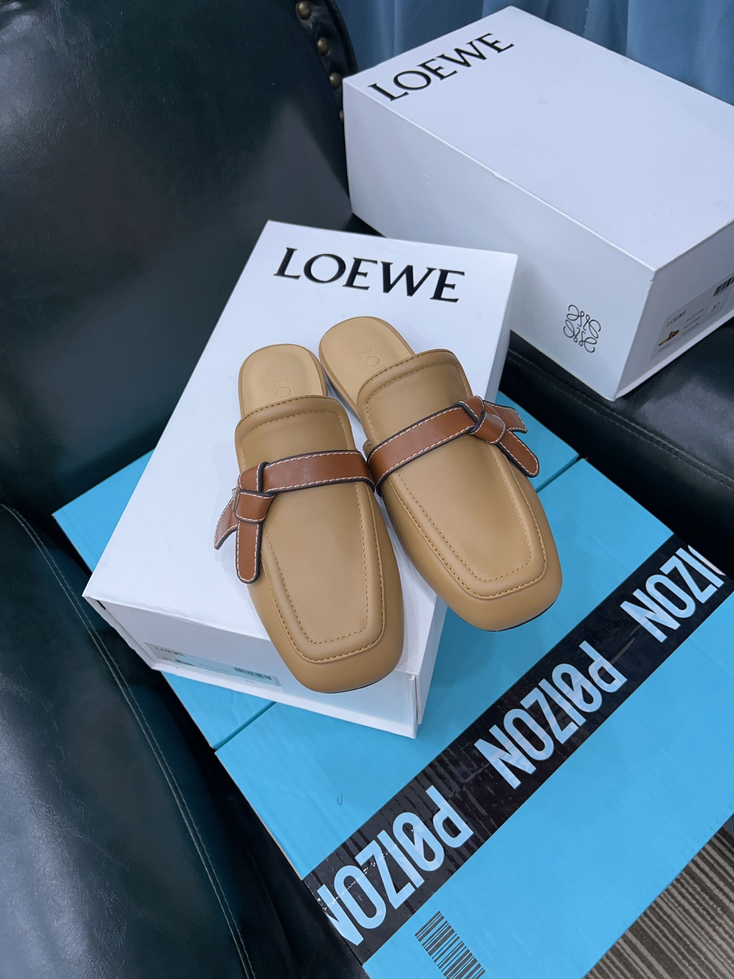 L0ew* Gate Flat Leather Mules