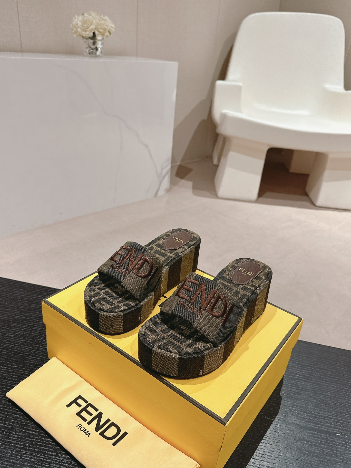 F**di  flatform slides