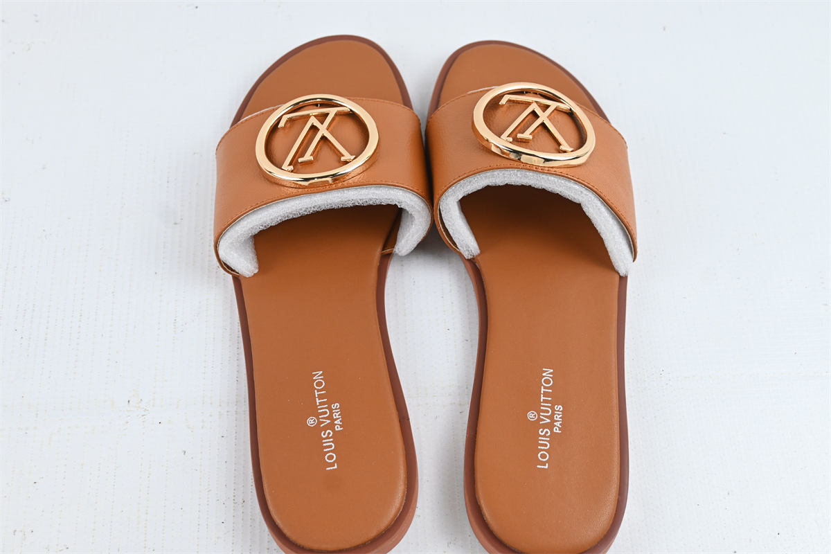 L0vis Vvtt0n Slipper