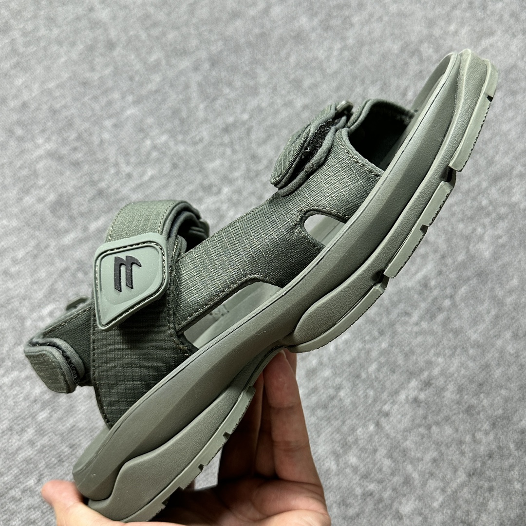 Ba1en*iaga Tourist Sandal