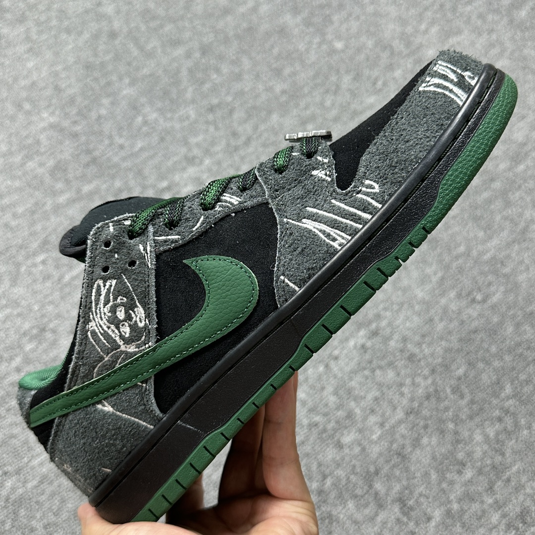 Nike SB Dunk Low x Skateboards