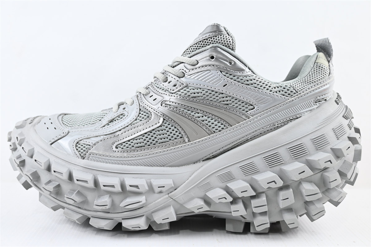 Ba1en*iaga Defender Grey