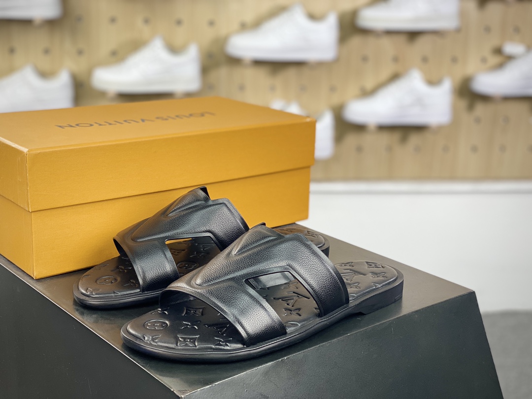 L0vis Vvtt0n Slippers