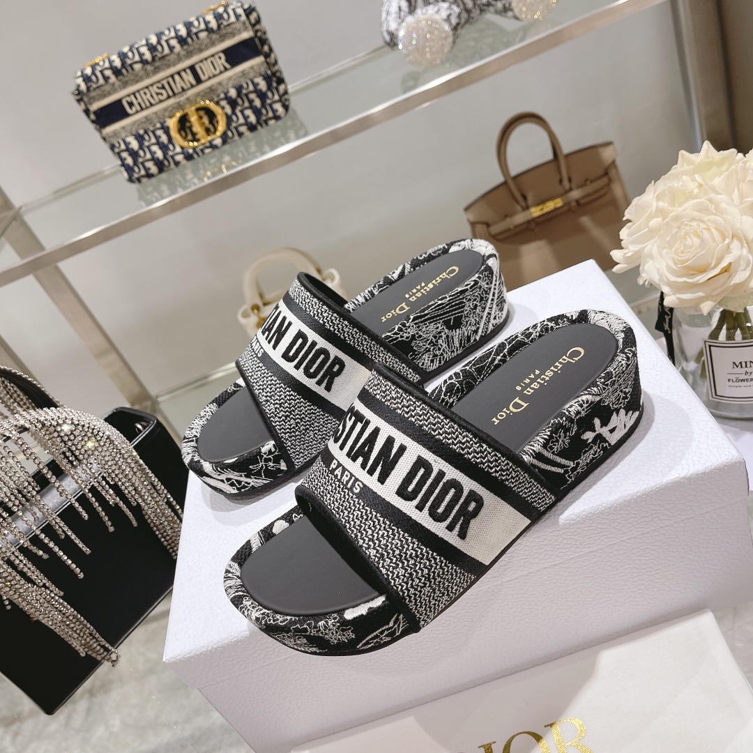 Chr1st1an D10r Oblique D-Way Platform Sandal 37