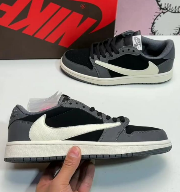 Travis Scott x Air Jordan 1 Low