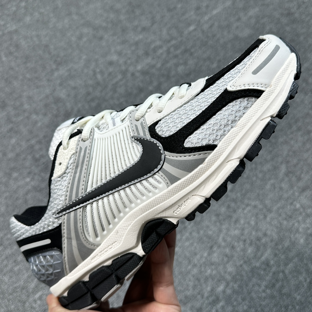 Nike Zoom Vomero 5 Photon Dust Black