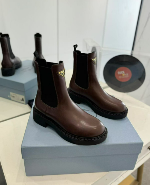 Pra*a Leather Chelsea boots