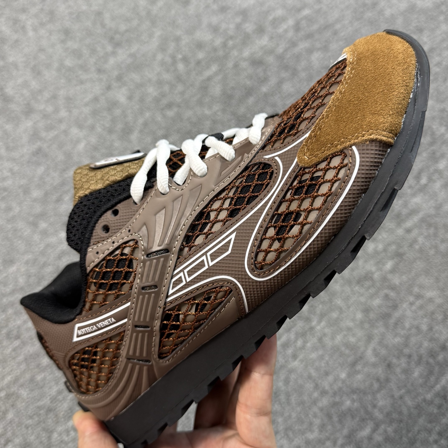 B0tt*ga Ven*ta Orbit Lace-up Round Toe Low-top