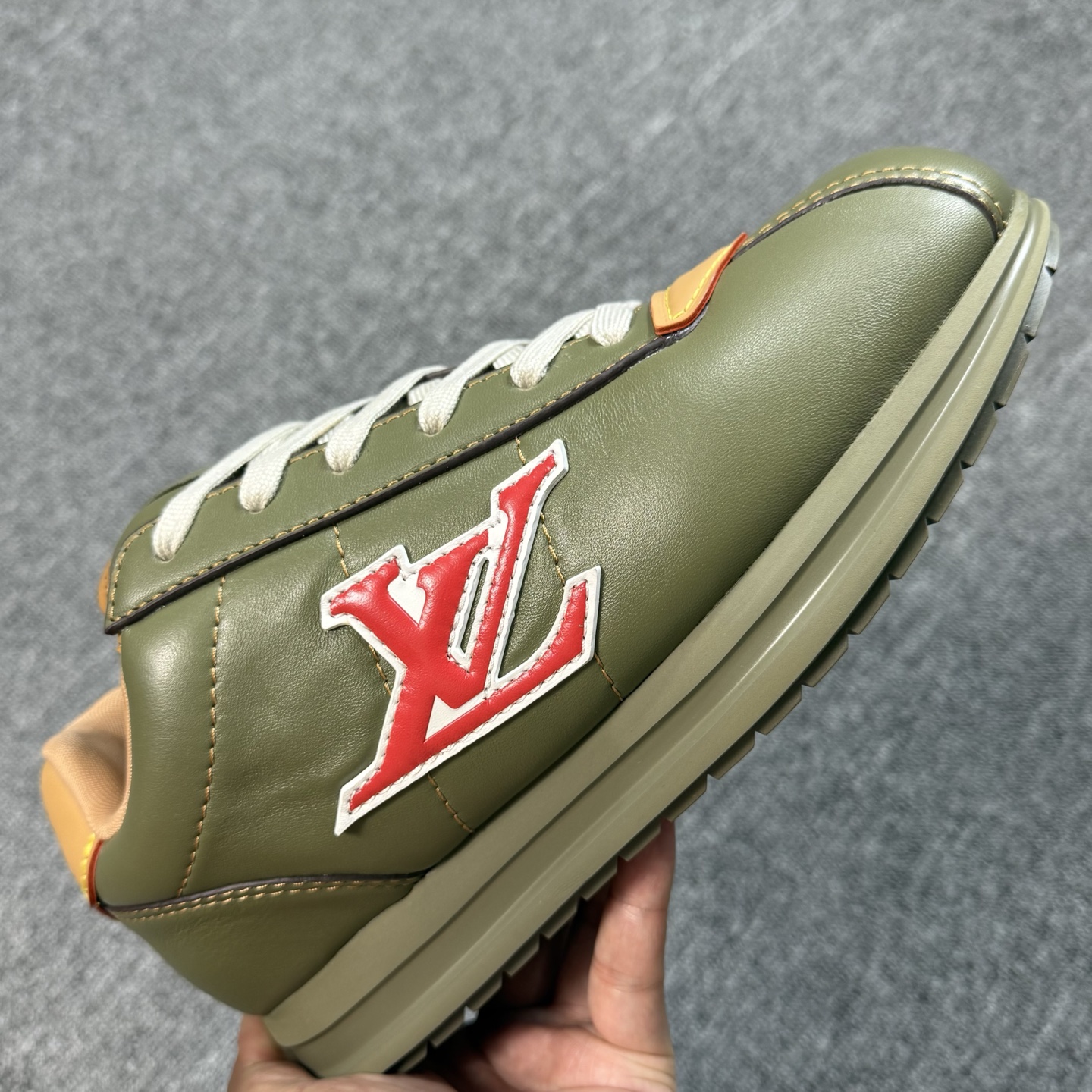 L0vis Vvtt0n LV Buttersoft