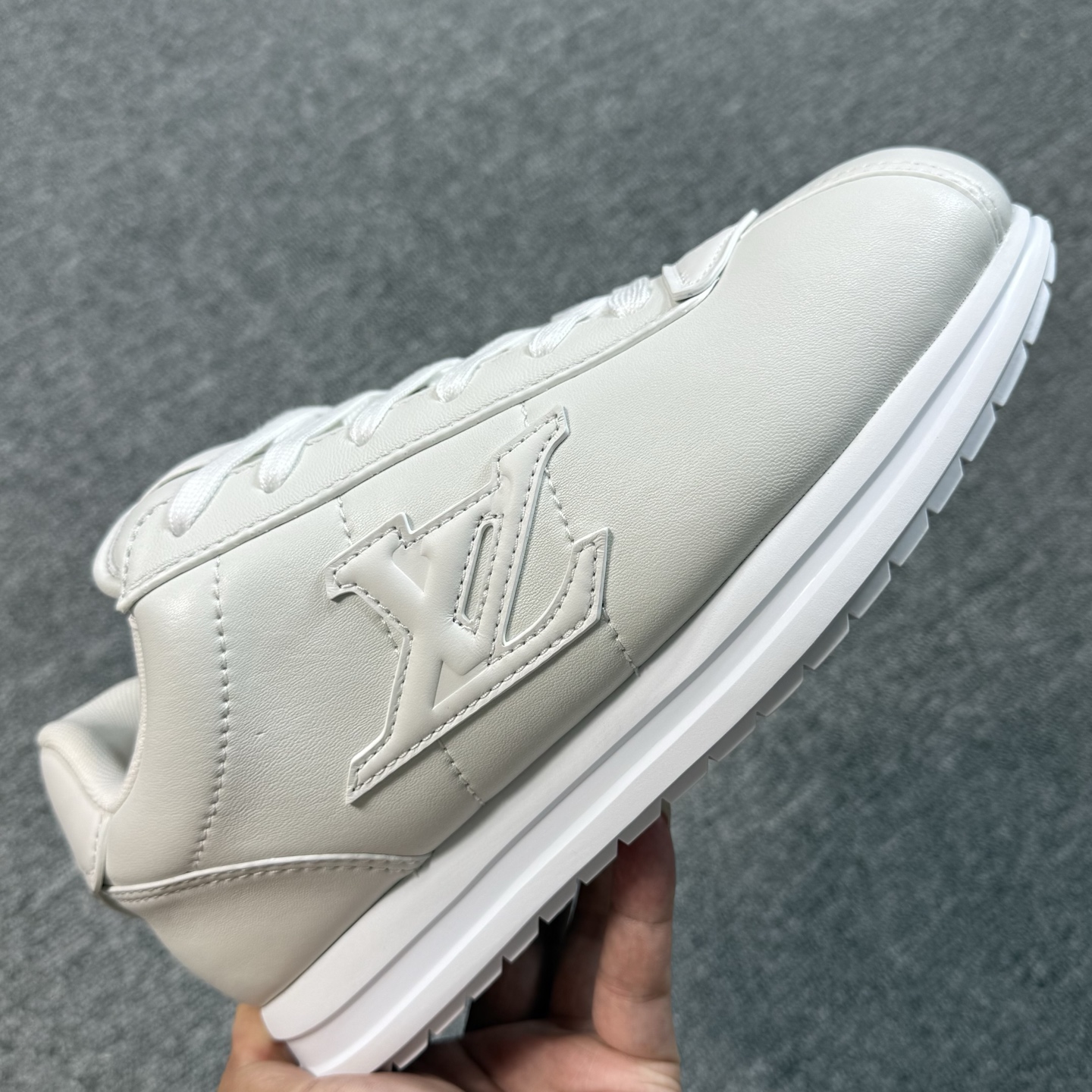 L0vis Vvtt0n LV Buttersoft